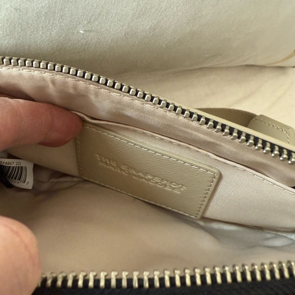 Marc Jacobs Beige Crossbody Bag with Gold Accents - Picture 7 of 15